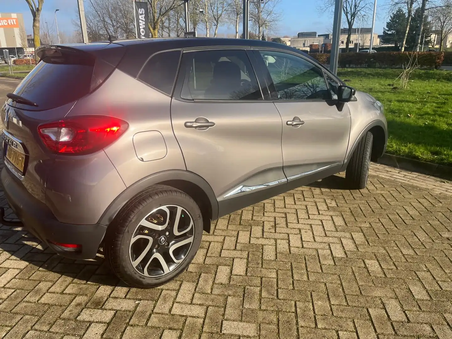 Renault Captur 0.9 TCe Dynamique Grijs - 2