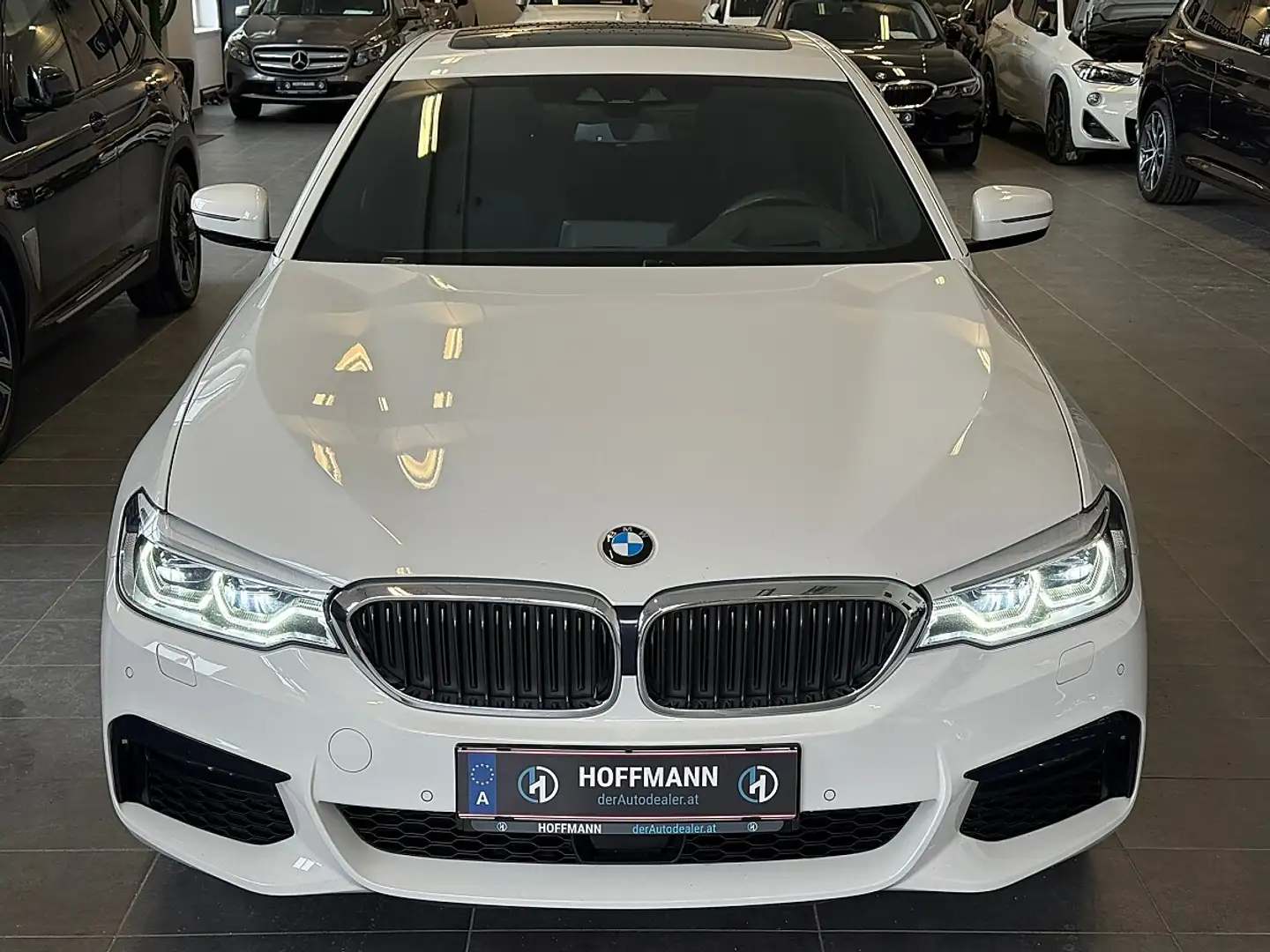 BMW 530 e xDrive Aut. M-Paket/19"Alu/Glasdach/Hud/ACC+ Weiß - 2