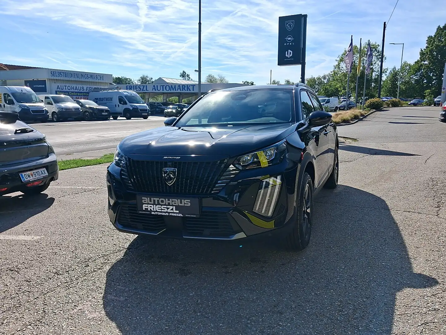 Peugeot 2008 PureTech 110 S&S Allure 6-Gang-Manuell Schwarz - 2