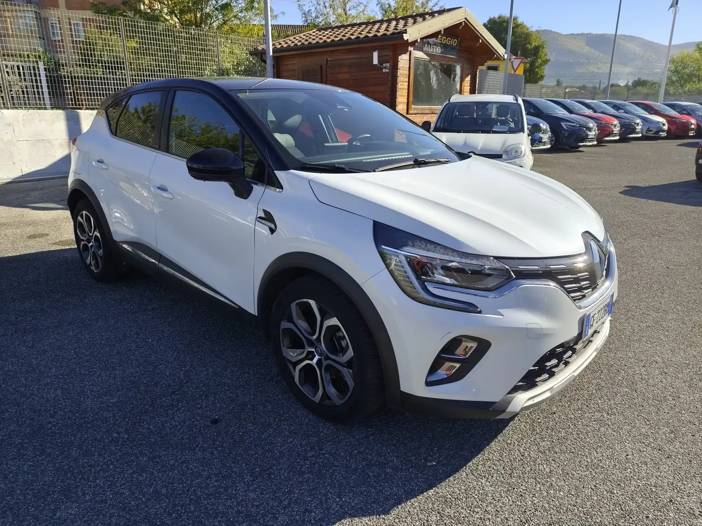 Renault Captur 1.6 E-Tech phev Intens 160cv auto Weiß - 2