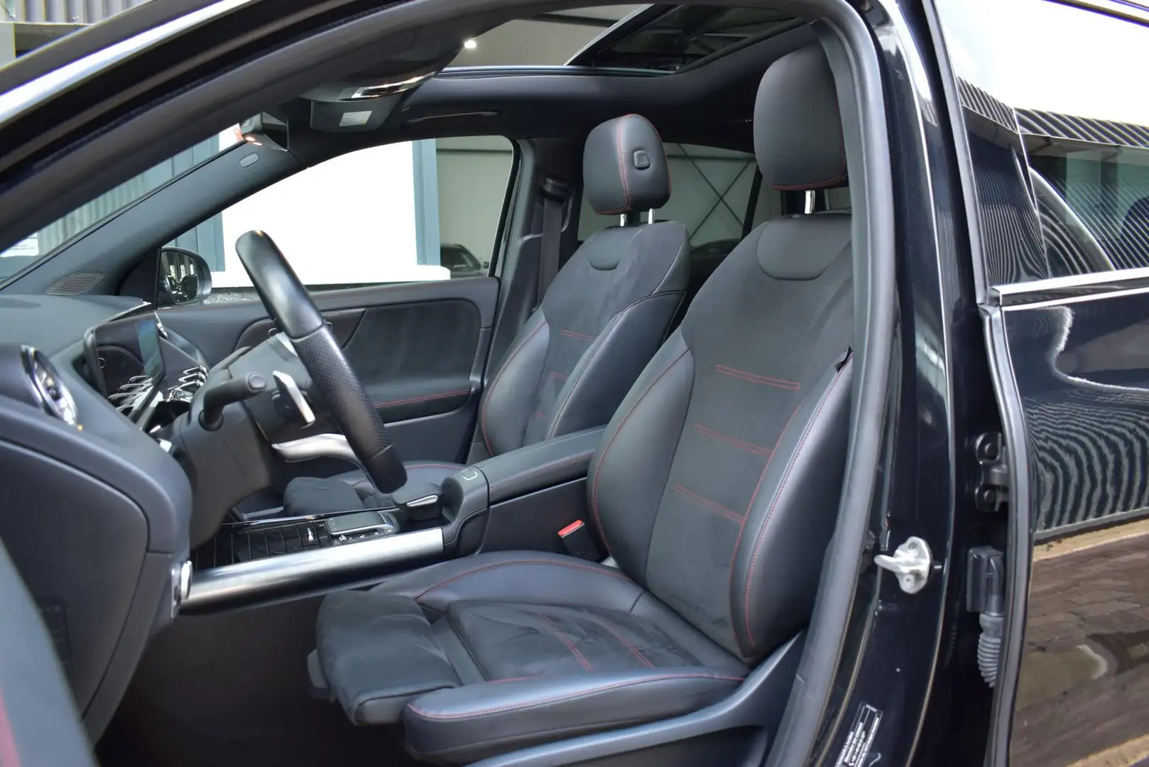 Mercedes-Benz GLA 250 e AMG Line Night Premium| PANO | 1E EIG | DEALER | Noir - 2