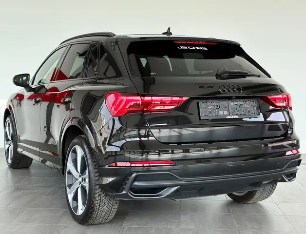Audi Q3 view 13