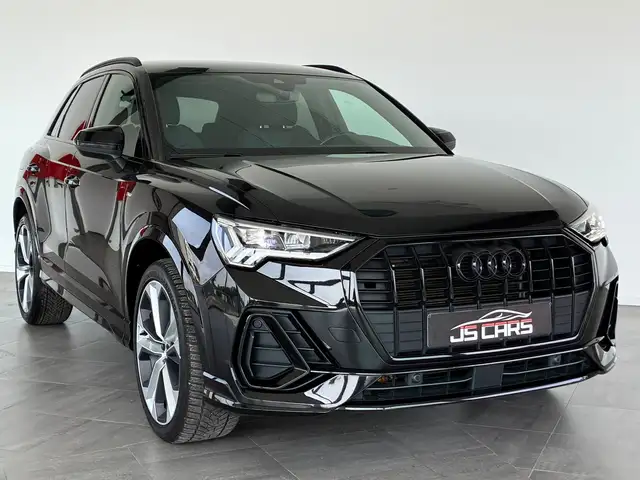 Audi Q3 view 9