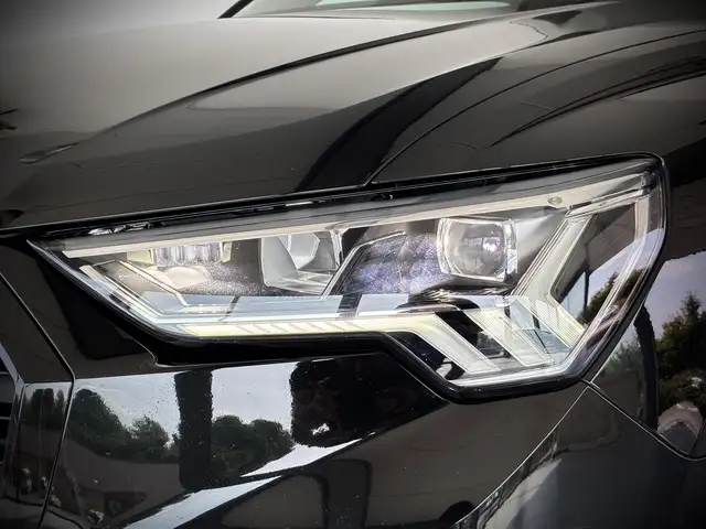 Audi Q3 view 5