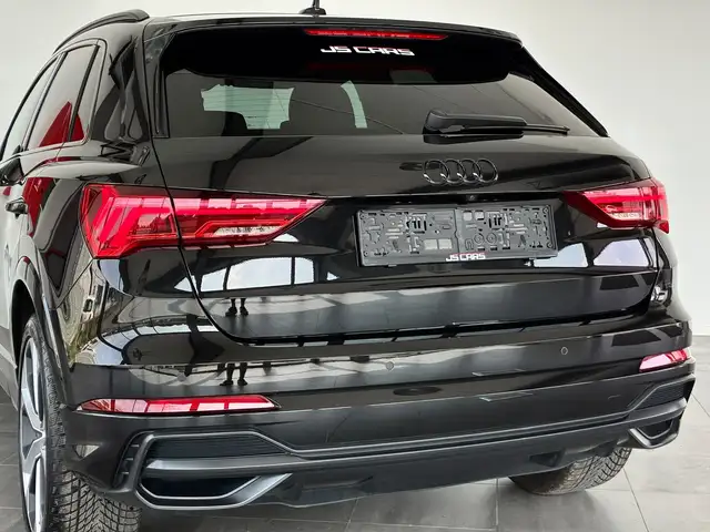 Audi Q3 view 14