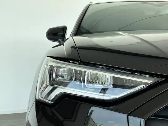 Audi Q3 view 7