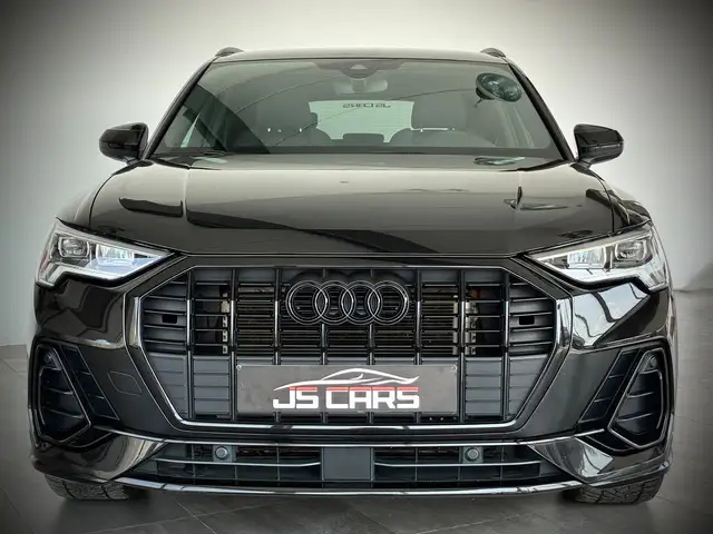 Audi Q3 view 8