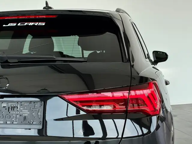 Audi Q3 view 15