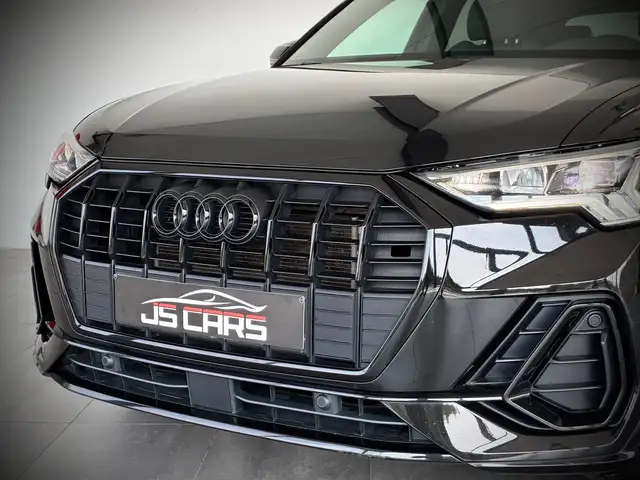 Audi Q3 view 6