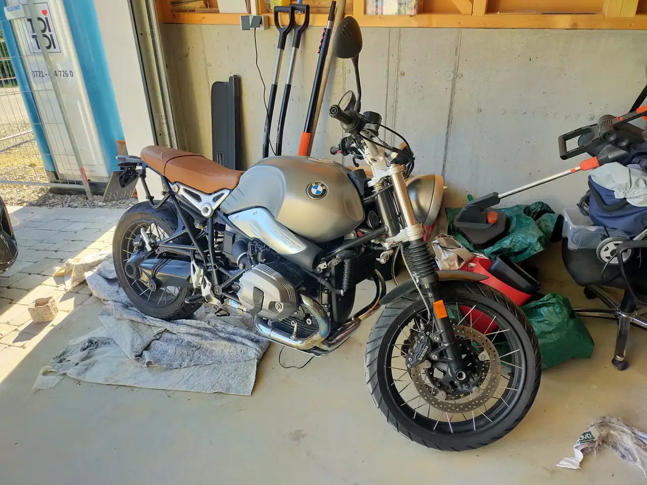 BMW R nineT