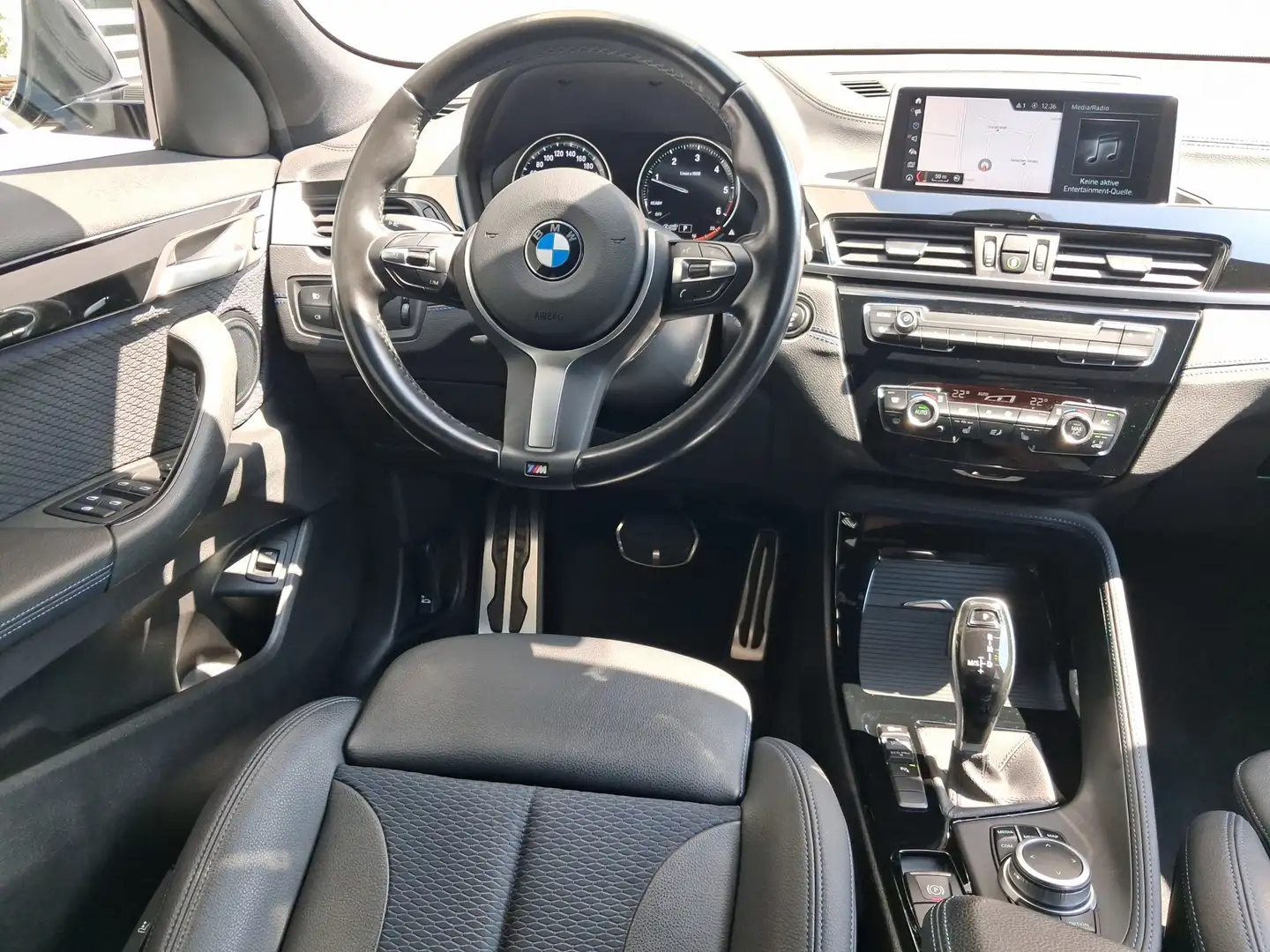 BMW X2 SDrive20d M Sport LED Navi DrivAs AHK Lichtpa Noir - 2