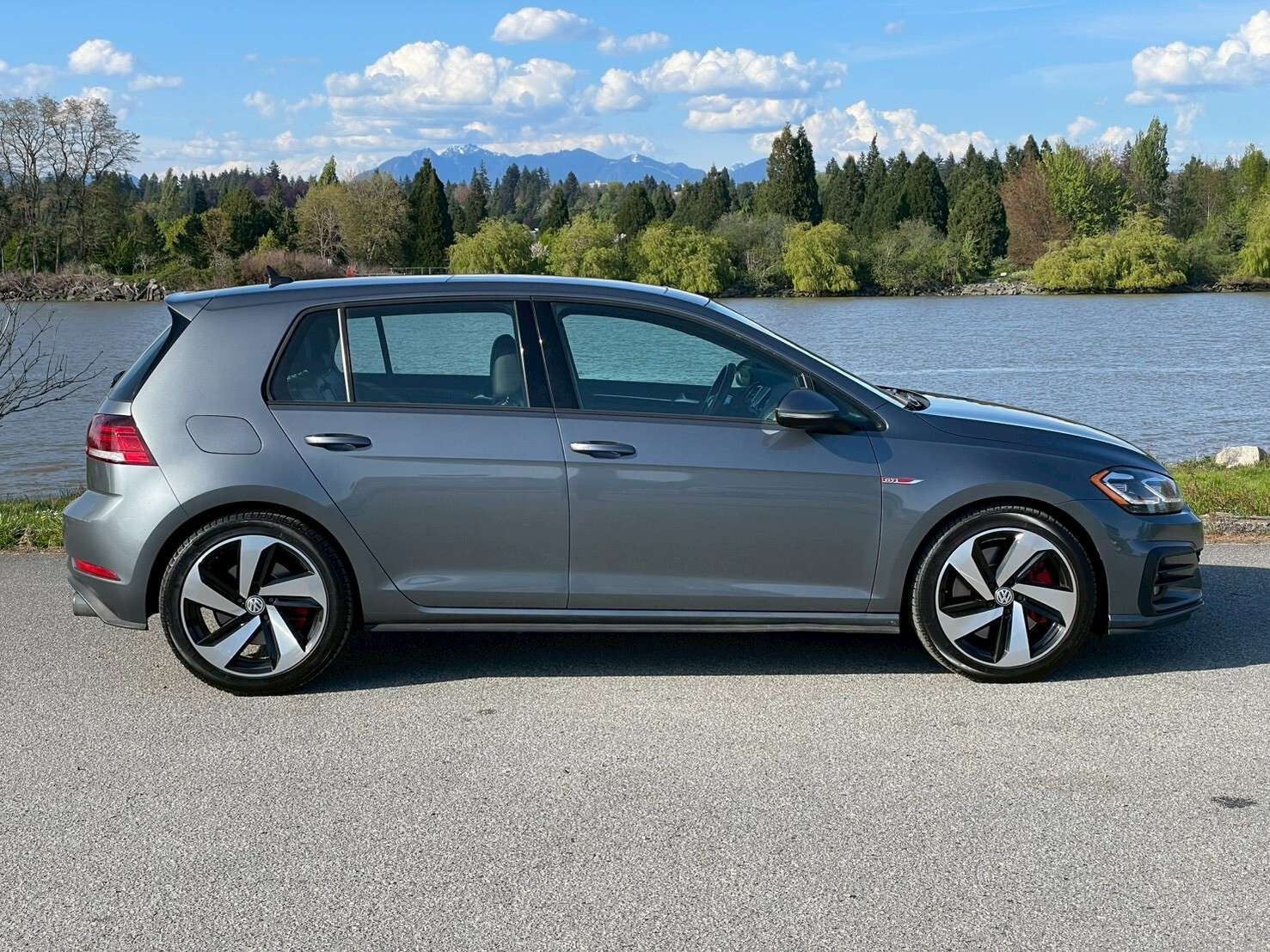 2018 Volkswagen Golf Autobahn 5-door DSG No accident | Brand new tires — снимка 1
