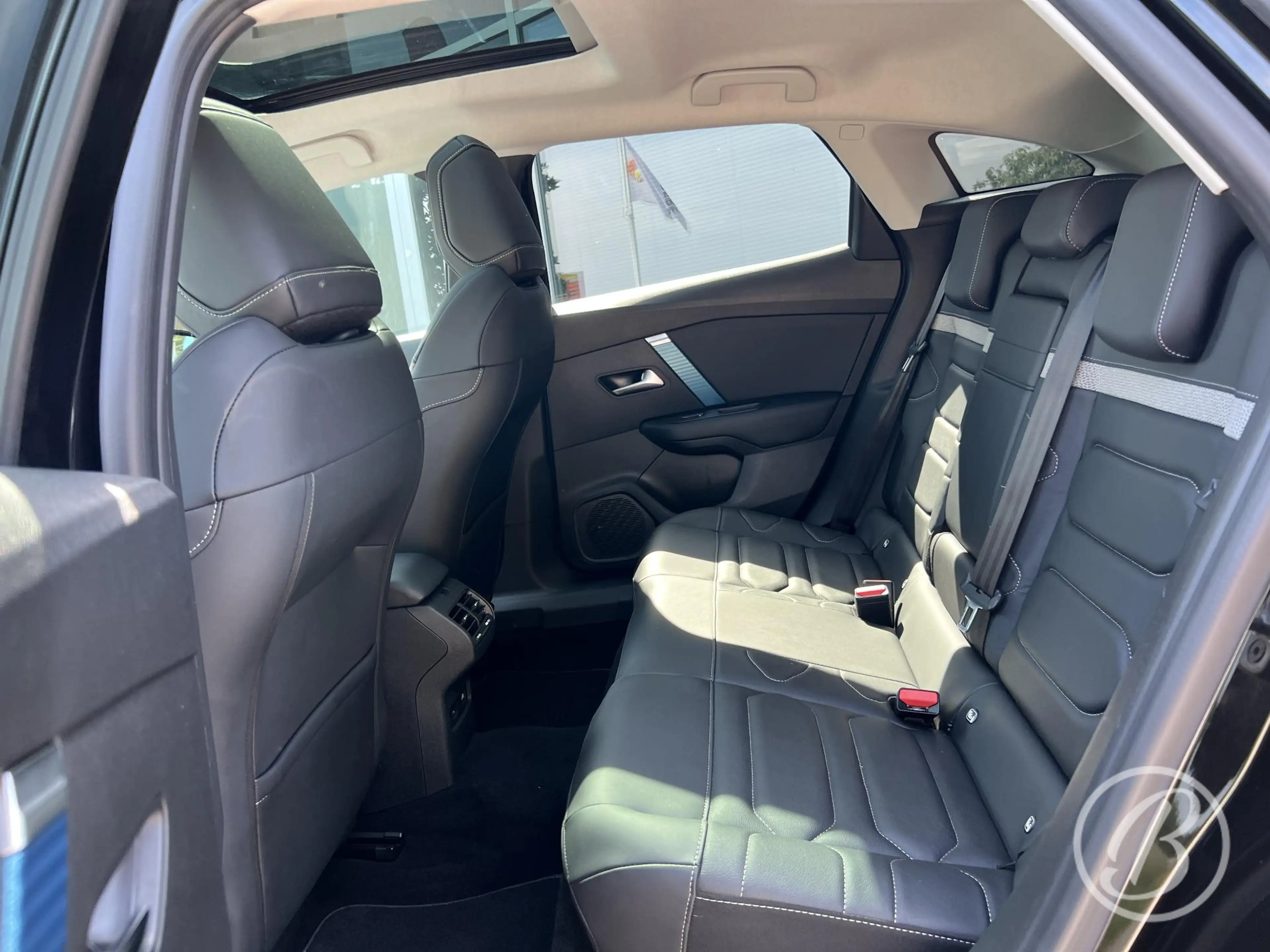 Citroen E-C4 Electric Shine 50 kWh 136 pk Automaat Range tot 320 km Pano — photo 6
