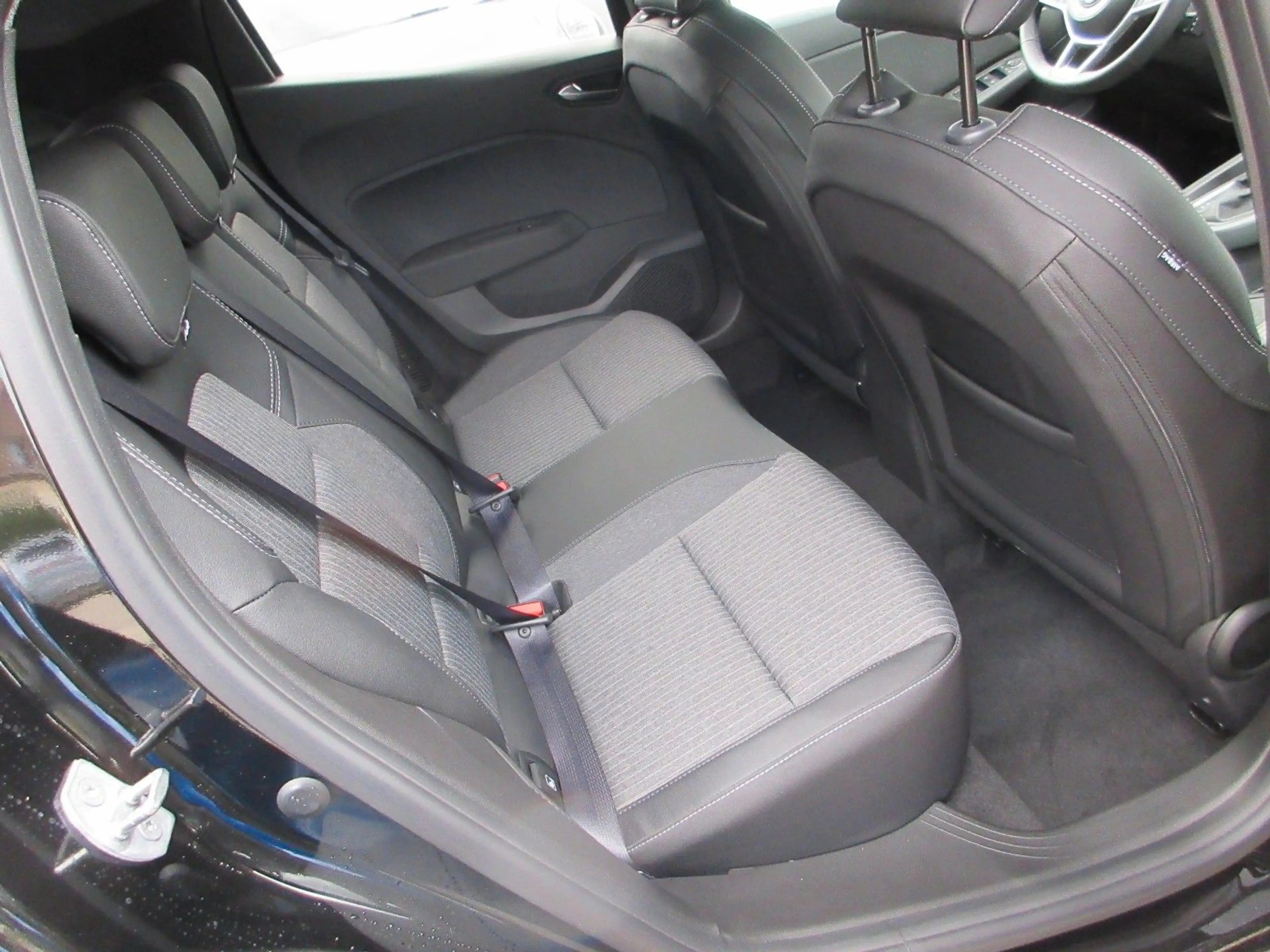 Mitsubishi Colt 1.6 Hybrid Edition — photo 9