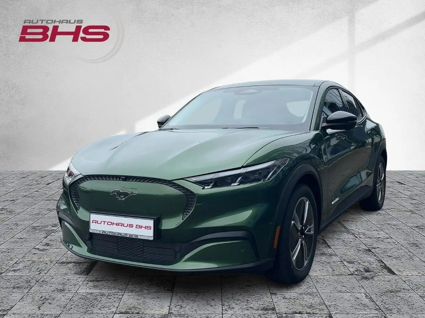 Ford Mustang Mach-E 72,6kwh269PS HeckantriebATG Basis Зелений - 1