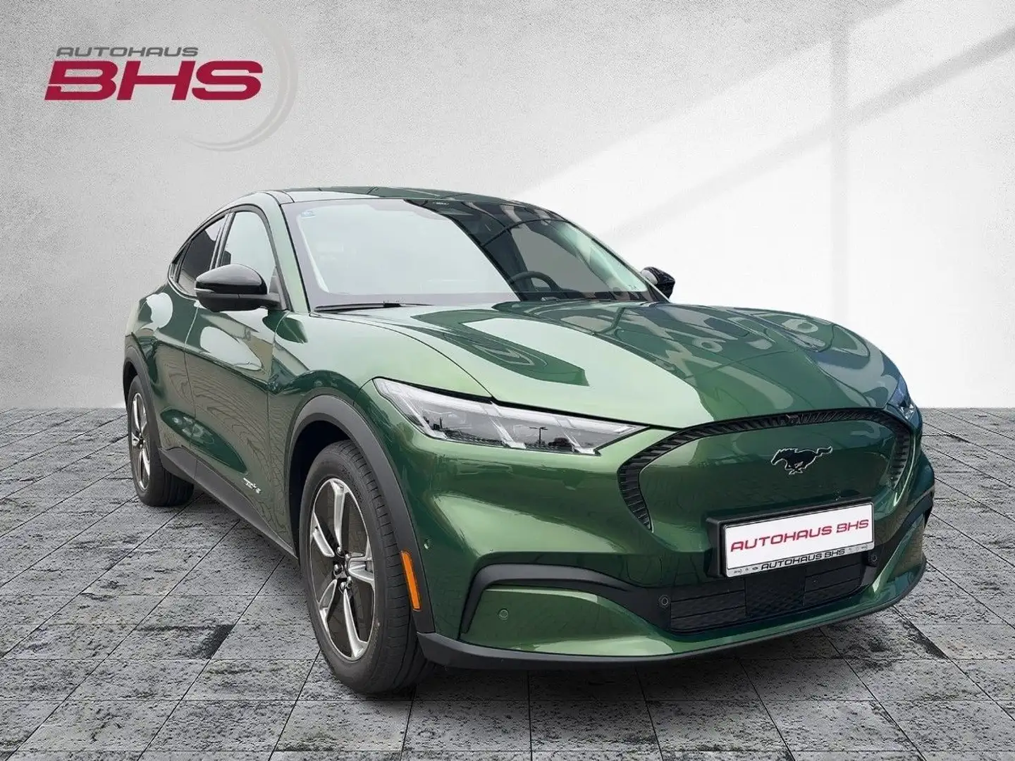 Ford Mustang Mach-E 72,6kwh269PS HeckantriebATG Basis Зелений - 2