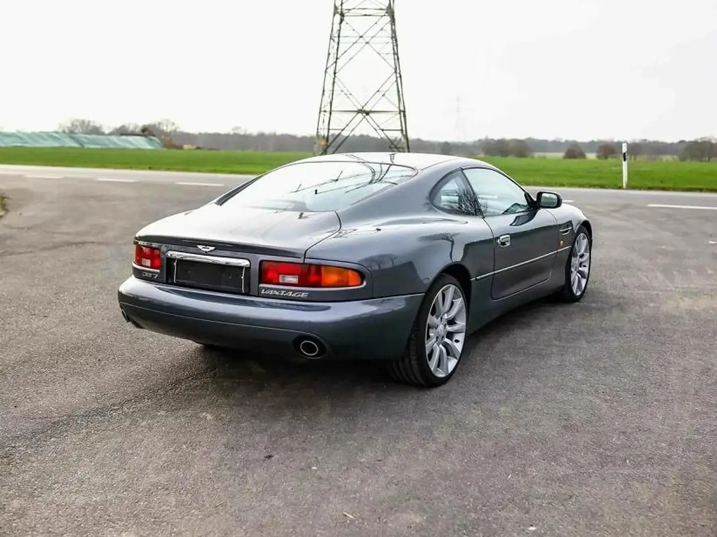 Aston Martin DB7 Timeless British Grand Tourer with Iconic Elegance Grigio - 1