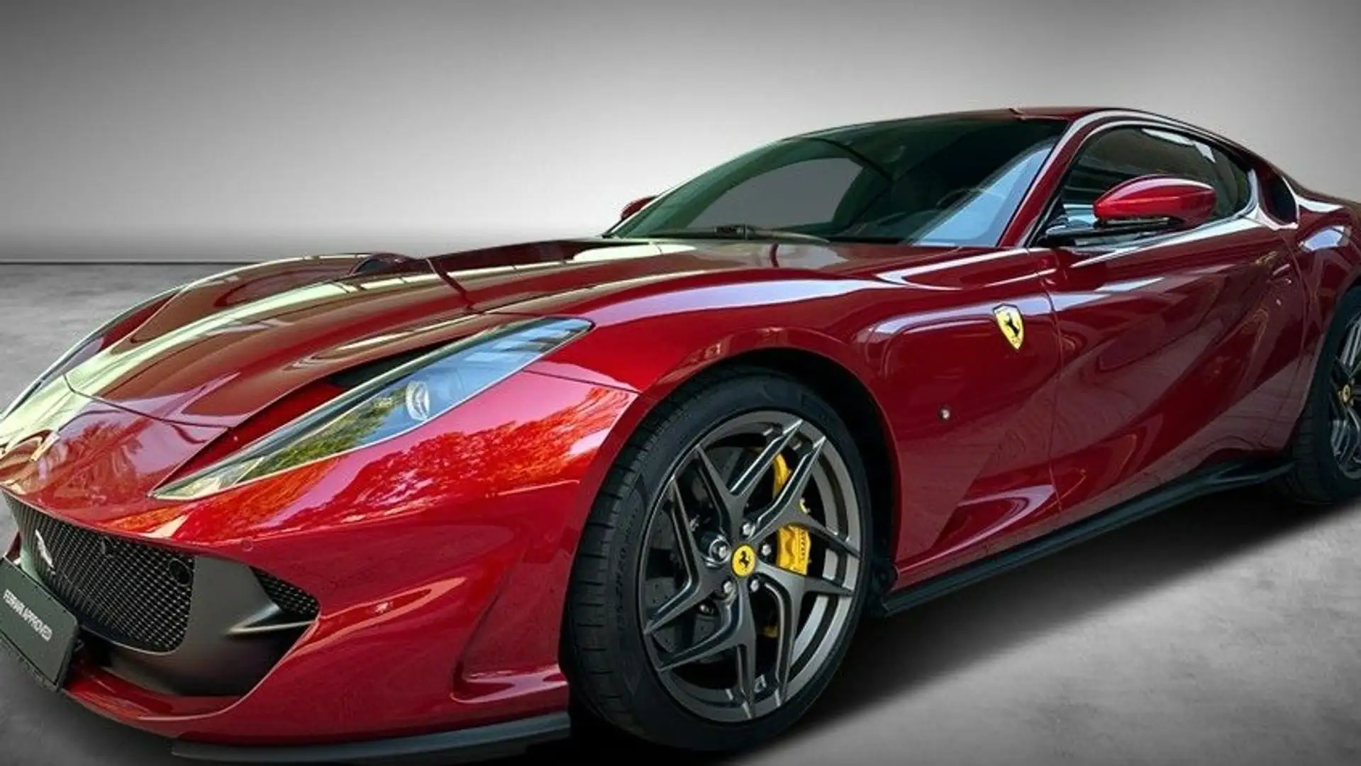 Ferrari 812 Superfast Rojo - 1