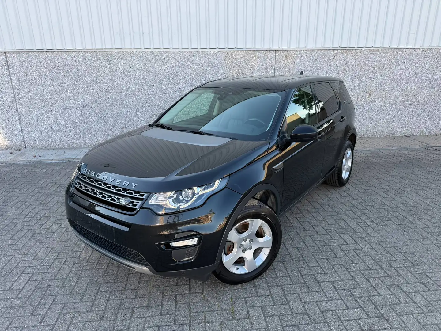 Land Rover Discovery Sport ENKEL VERKOOP AAN HANDELAAR - TREKHAAK / CAMERA / ZETELVERWARMING / NAVIGATIE / Schwarz - 2
