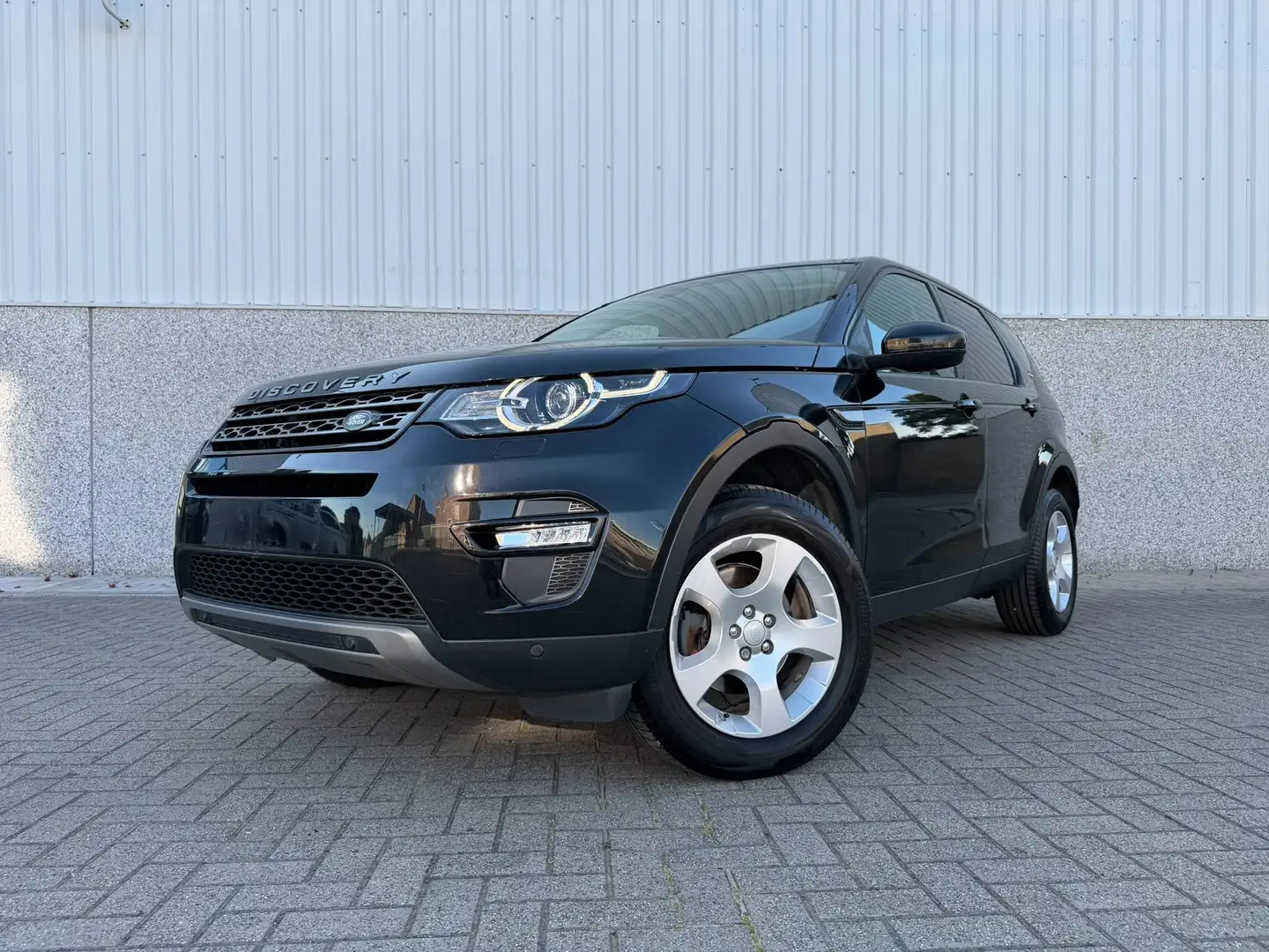 Land Rover Discovery Sport ENKEL VERKOOP AAN HANDELAAR - TREKHAAK / CAMERA / ZETELVERWARMING / NAVIGATIE / Schwarz - 1