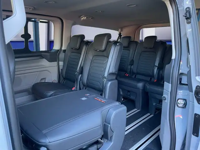 Ford Tourneo Custom view 9