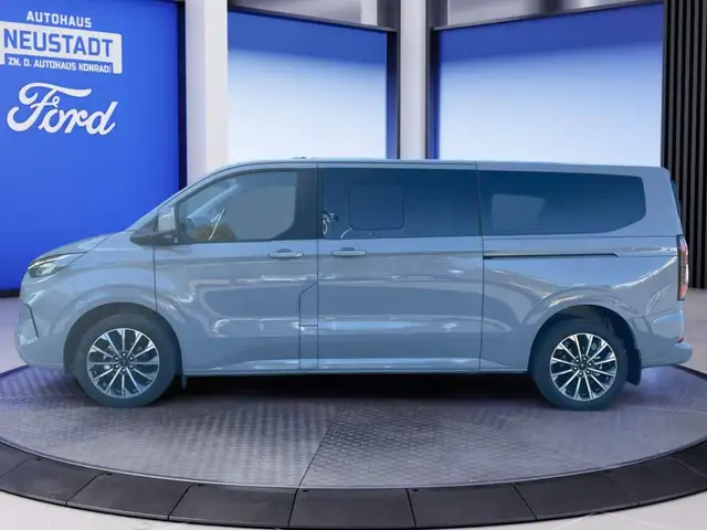 Ford Tourneo Custom view 3