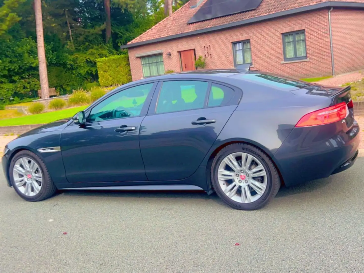 Jaguar XE XE E-Performance Aut. R-Sport Gris - 2