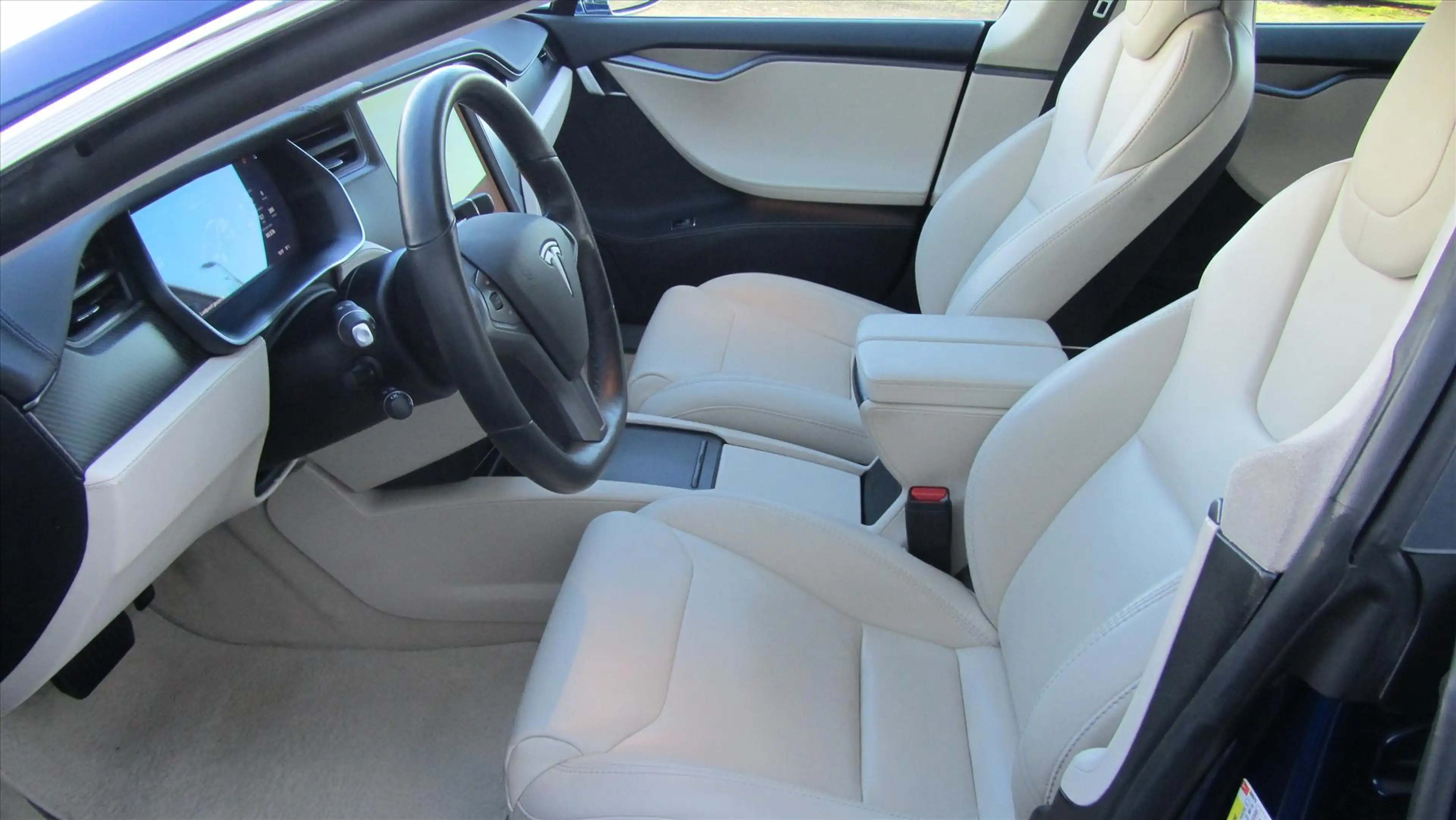 Tesla Model S 100 D Long Range 4WD — photo 17