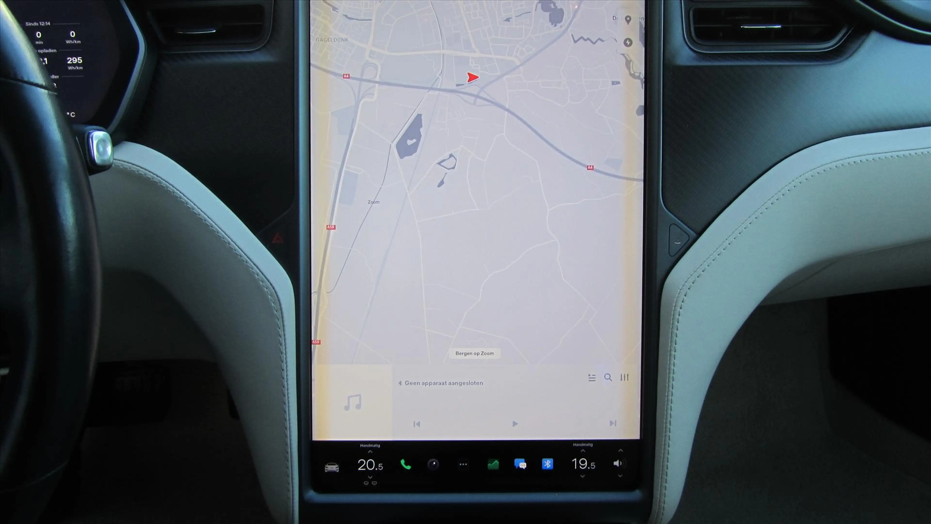 Tesla Model S 100 D Long Range 4WD — photo 21