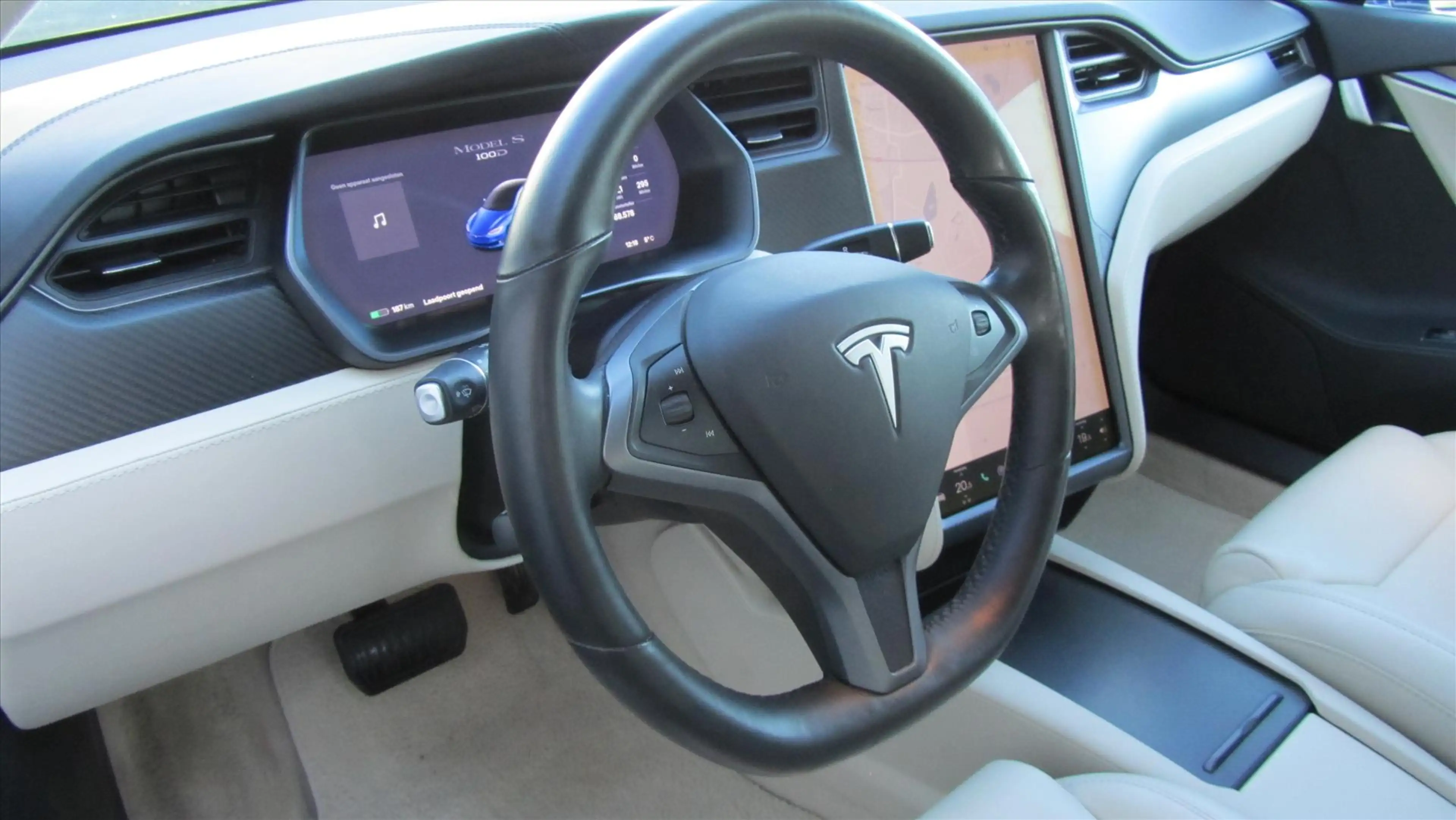 Tesla Model S 100 D Long Range 4WD — photo 20