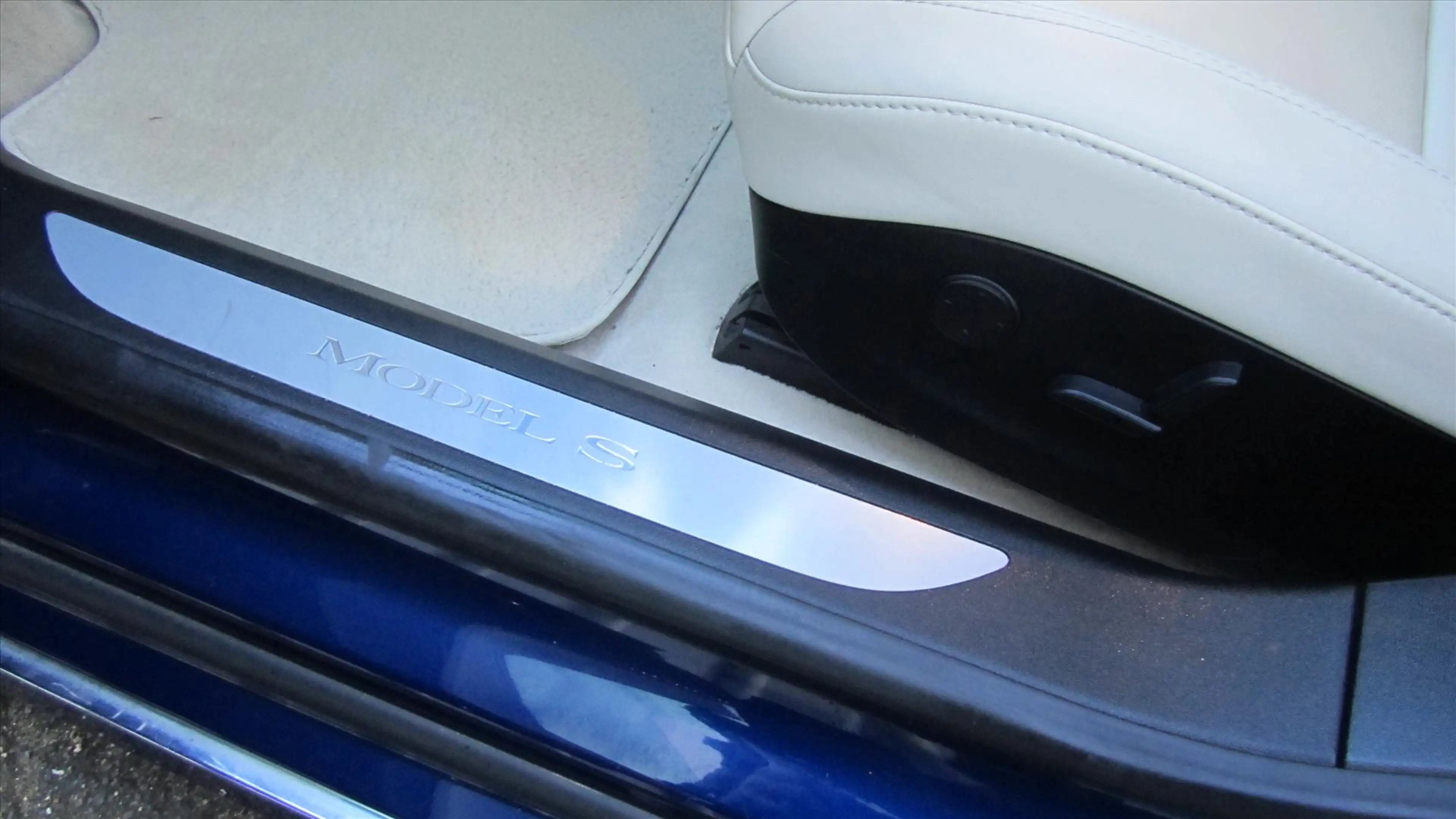 Tesla Model S 100 D Long Range 4WD — photo 18