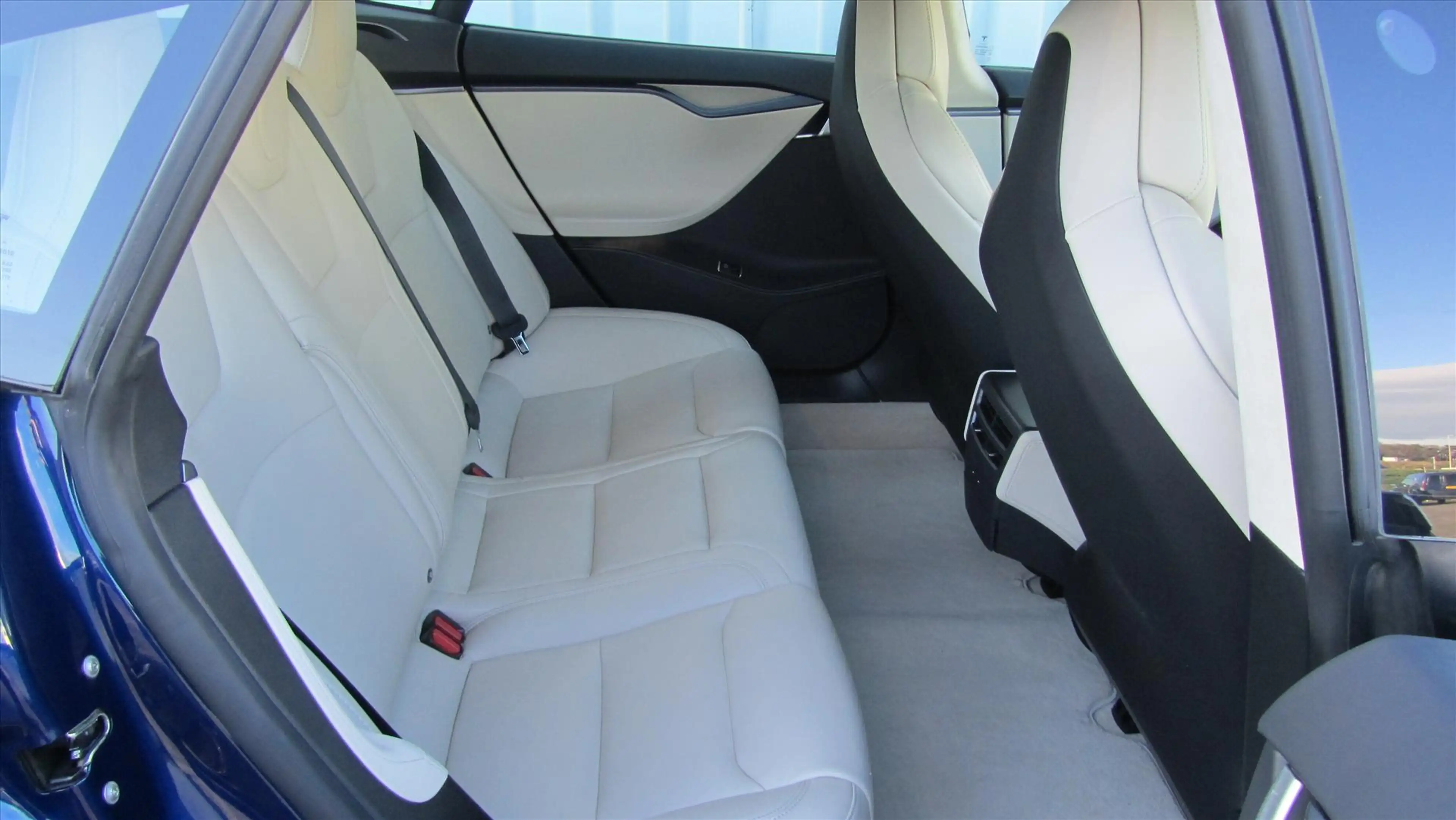Tesla Model S 100 D Long Range 4WD — photo 14