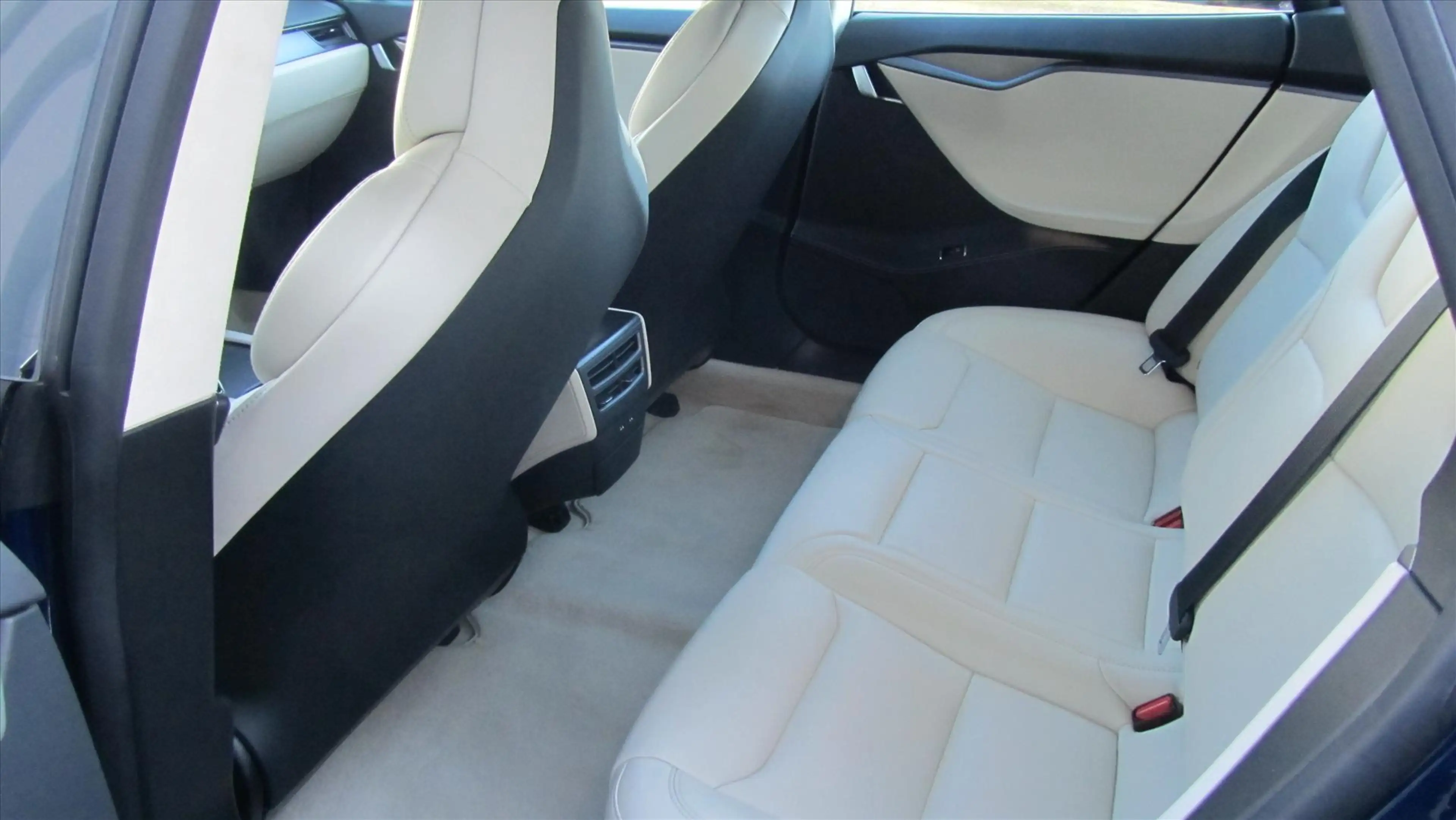 Tesla Model S 100 D Long Range 4WD — photo 10