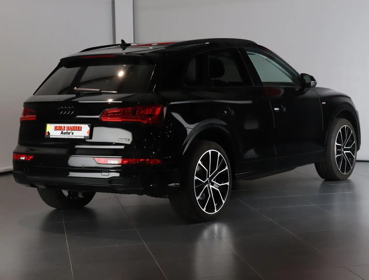 Audi Q5 50 TFSI e quattro S edition Zwart - 2