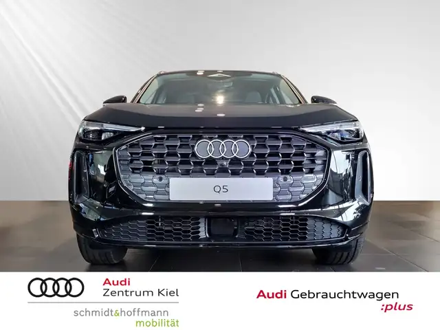 Audi Q5 view 2