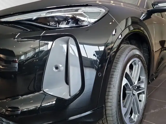 Audi Q5 view 6
