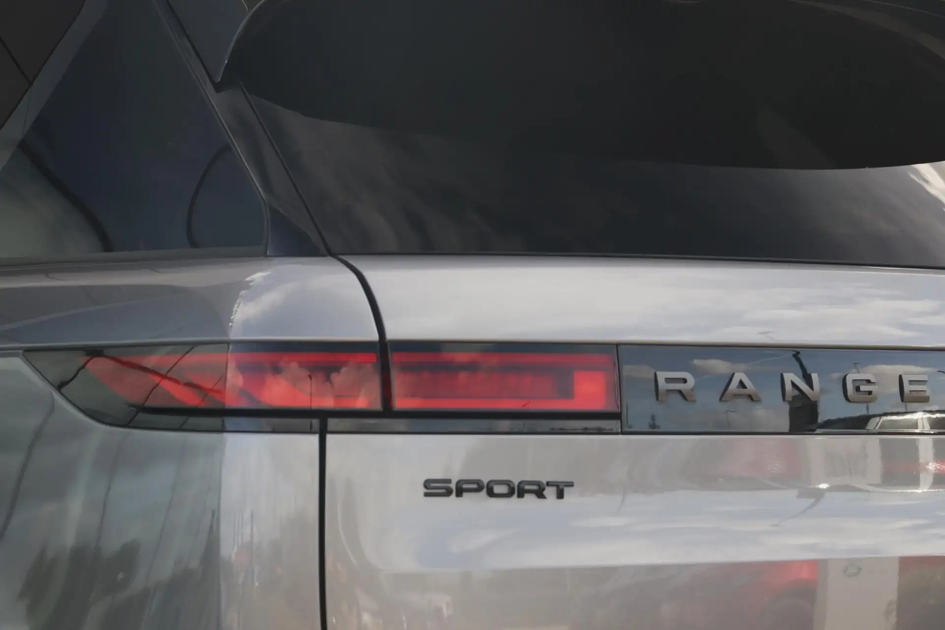 Land Rover Range Rover Sport P510e 2023 회색 사진 4