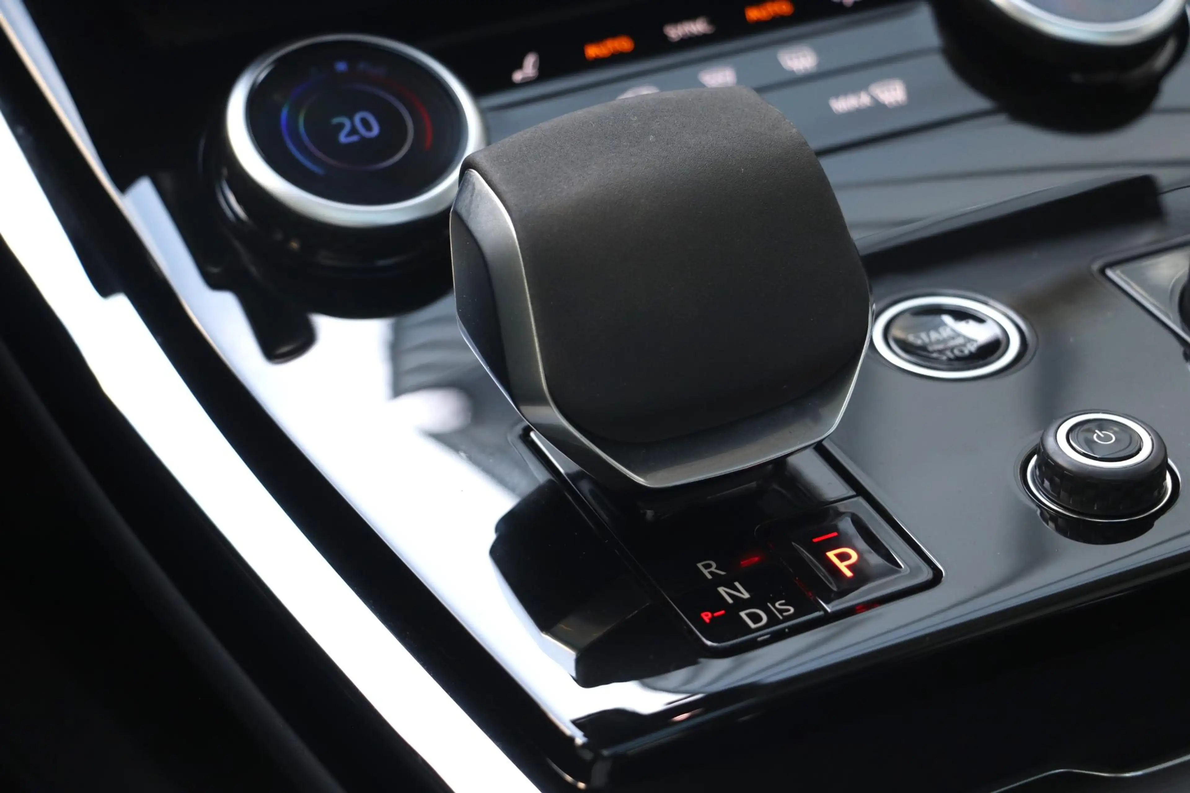 Land Rover Range Rover Sport P510e First Edition — photo 13