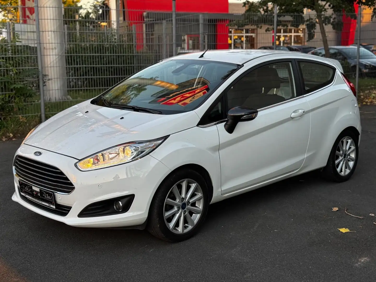 Ford Fiesta Titanium Weiß - 1