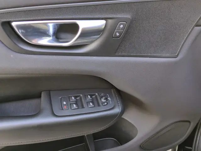 Volvo XC60 view 12