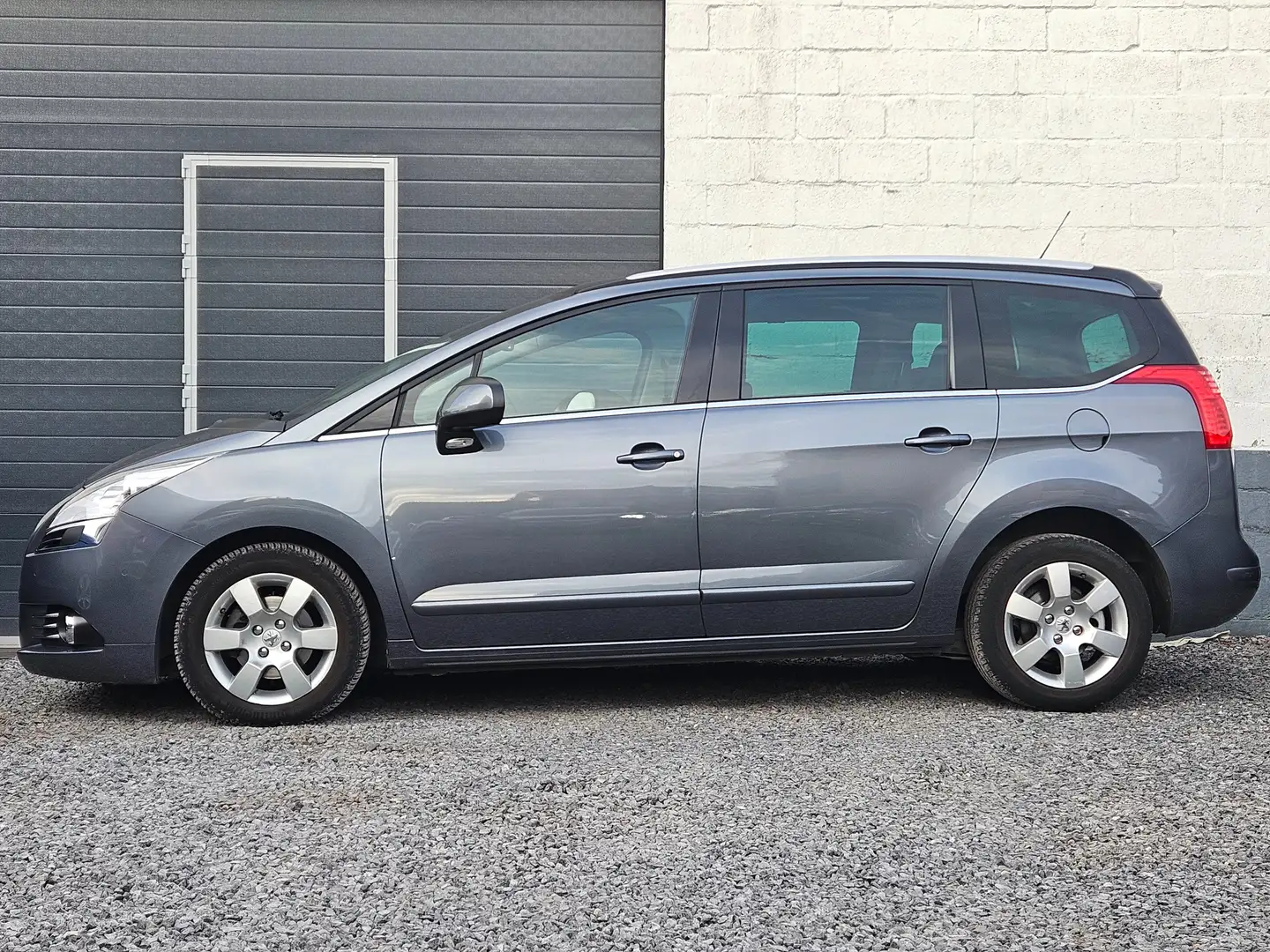 Peugeot 5008 42000KM * Toit pano * Automatique * Grigio - 2