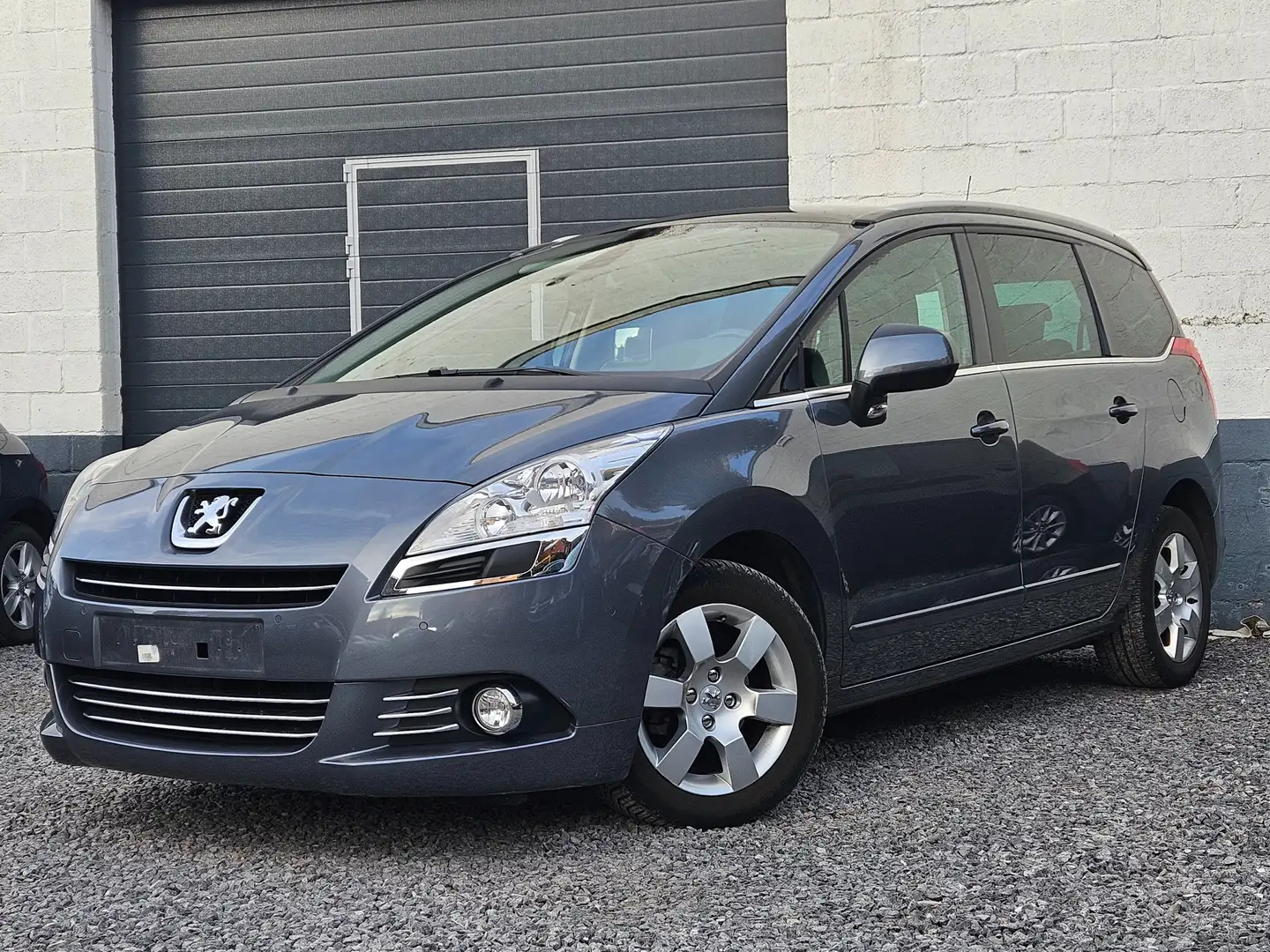 Peugeot 5008 42000KM * Toit pano * Automatique * Grigio - 1
