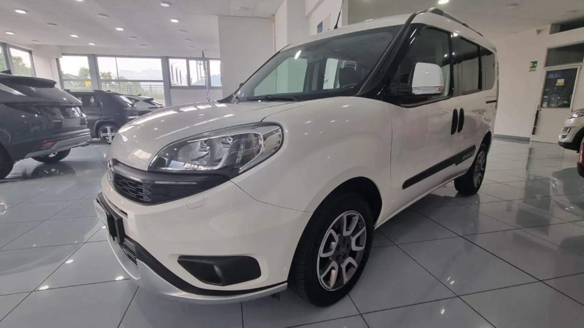 Fiat Doblo 1.6 MJT 16V 120CV Trekking Blanc - 1