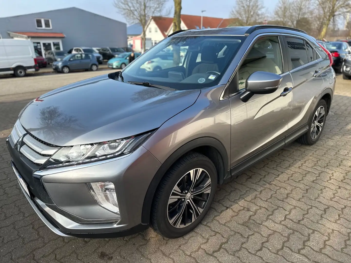 Mitsubishi Eclipse Cross Diamant Edition 2WD/AUT/SHZ/AHK Šedá - 2