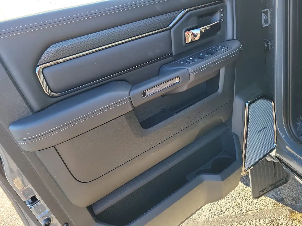 RAM 2500 снимка RAM 2500
