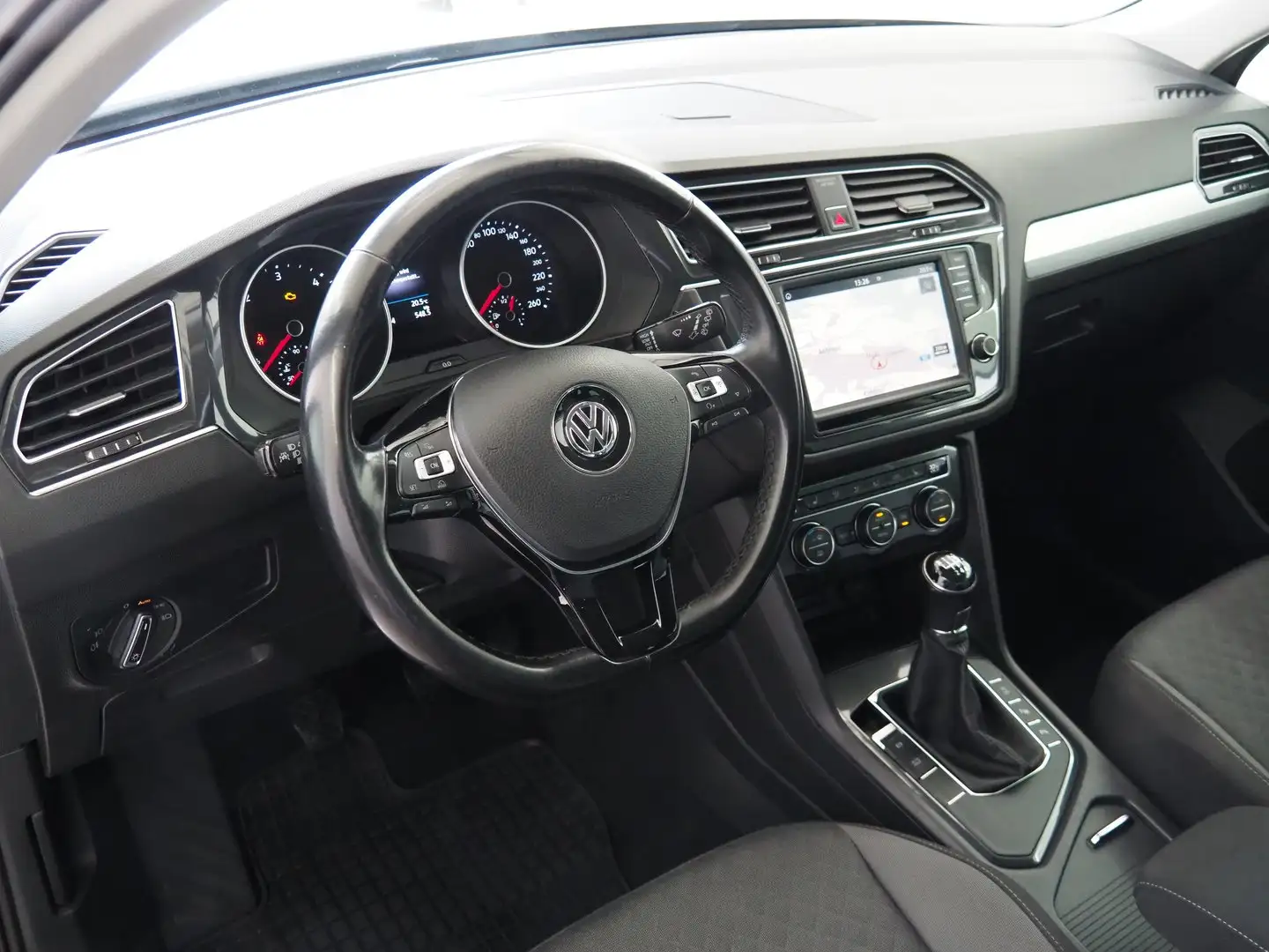 Volkswagen Tiguan Comfortline TDI SCR Silber - 2