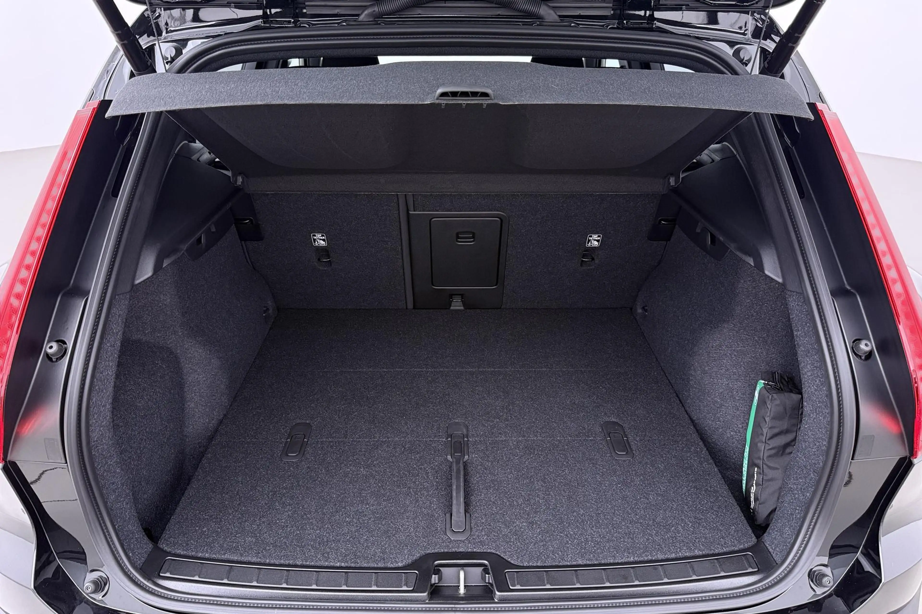 Volvo EX40 Twin Motor Plus Black Edition 82 kWh | 409 PK! | A — photo 44
