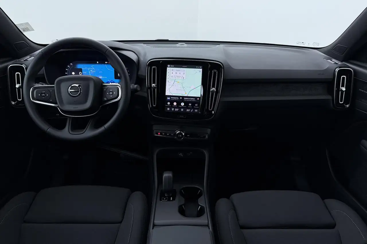 Volvo EX40 2026