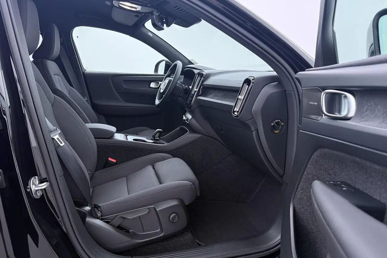 Volvo EX40 2026