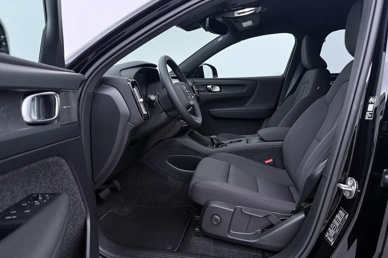 Volvo EX40 2026